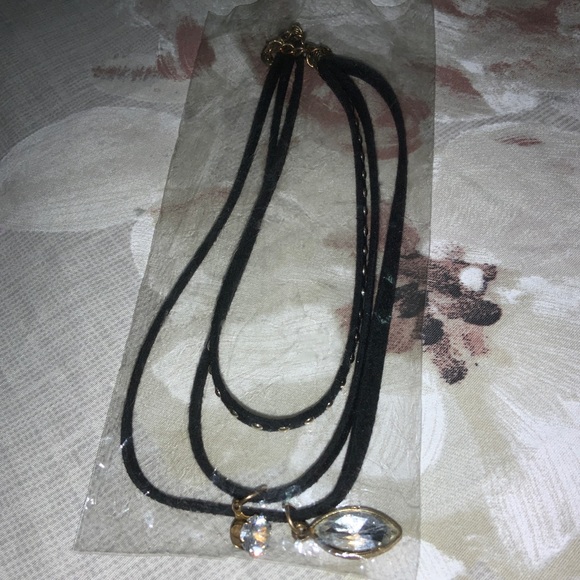 NEW! Three-Layered Stud Pendant Choker - Picture 9 of 10